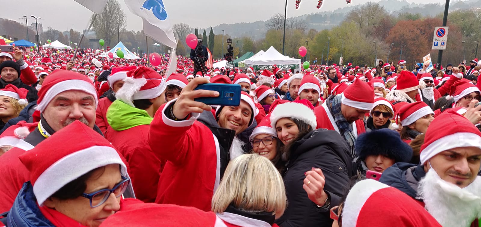 Babbi Natale.10 Raduno Dei Babbi Natale Obiettivo Del 2019 La Ristrutturazione Del Reparto Di Nefrologia Gastroenterologia E Trapianti D Organo Del Regina Margherita Torino Oggi