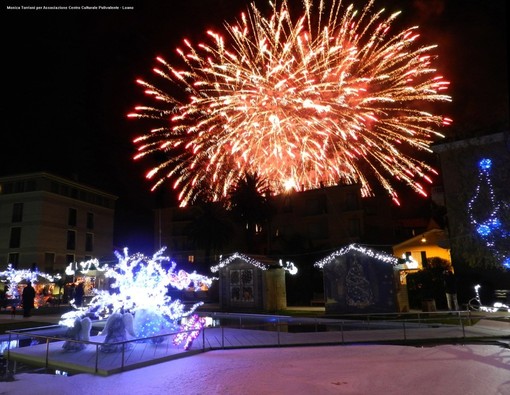 Capodanno Nel Villaggio Di Babbo Natale.Il Villaggio Di Natale Capodanno In Piazza Con M2o E Fuochi D Artificio Loano Si Accende Con Gli Incanti Di Natale Torino Oggi