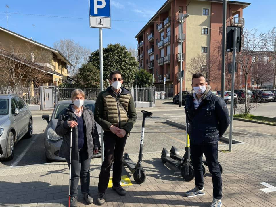 A Collegno sistema innovativo per la gestione dei monopattini: non si potranno più lasciare ovunque ma solo negli appositi stalli - Torino Oggi