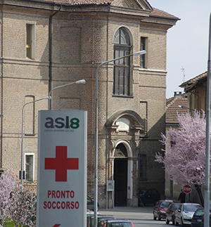 Opera con 160 rose rosse sarà affissa su una delle pareti dell’ospedale San Lorenzo di Carmagnola - TorinOggi.it