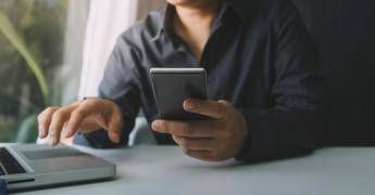 Boom prezzi petrolio e bollette, Ue 'raccomanda' smart working