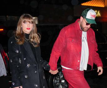 Taylor Swift si sposa, le regole del matrimonio blindato: vietati smartphone e il +1 ai single Taylor Swift si sposa, le regole del matrimonio blindato: vietati smartphone e il +1 ai single