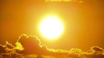 Caldo non cede nel weekend, sabato tornano i bollini arancioni: le città più roventi Caldo non cede nel weekend, sabato tornano i bollini arancioni: le città più roventi