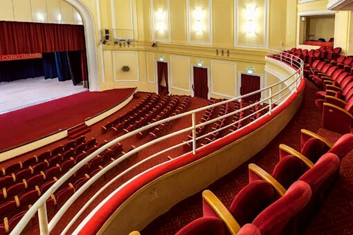 Casinò di Sanremo, svelata la Stagione Teatrale 2026-2027: sette spettacoli tra grande prosa, musical e danza Casinò di Sanremo, svelata la Stagione Teatrale 2026-2027: sette spettacoli tra grande prosa, musical e danza