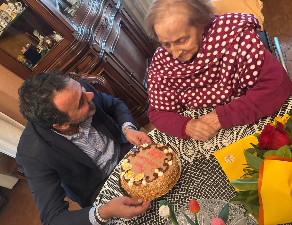 Una grande festa a Moncalieri per i 100 anni di nonna Paolina