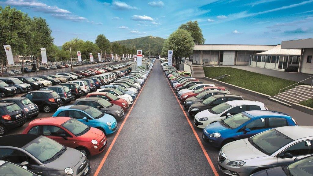 Mirafiori Motor Village usato, cash 4 car e dirette Facebook per la