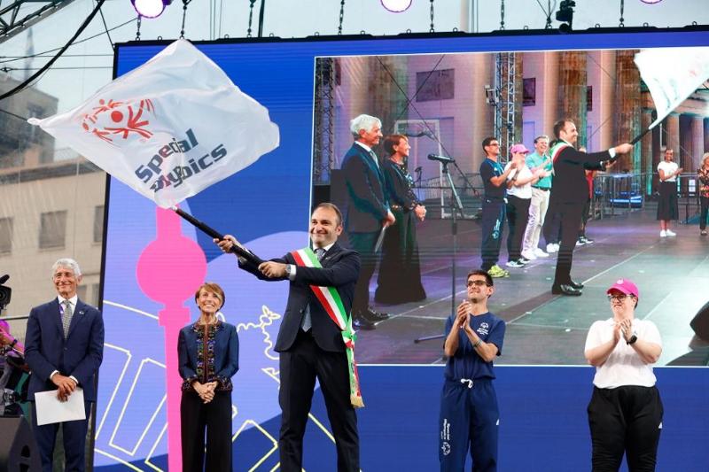 Berlino, il sindaco Lo Russo riceve la bandiera degli Special Olympics 2025 Torino Oggi