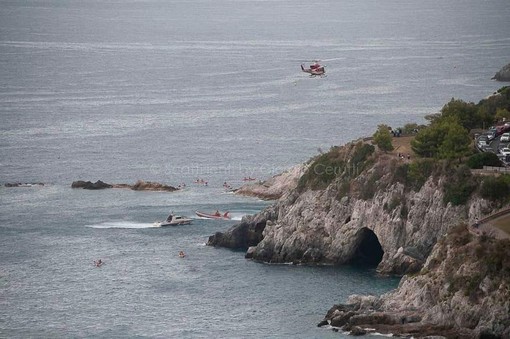 Giovane torinese morto nel mare di Bergeggi a Ferragosto, l'autopsia conferma l'annegamento