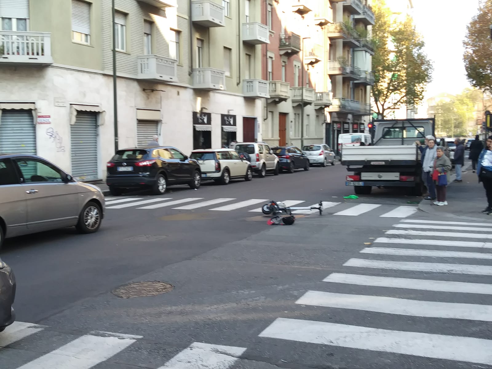 Scontro tra un'auto e un monopattino a Parella