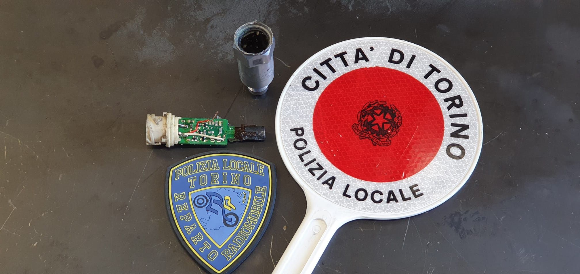 Manomettendo la 'scatola nera' viaggiava pur risultando a riposo: multa