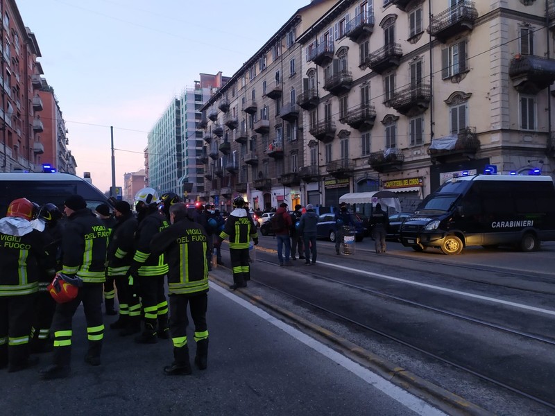 Corso Giulio Cesare All alba Lo Sgombero Della Palazzina Occupata 