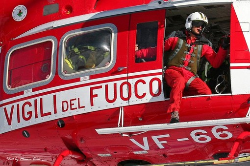 elicottero dei vigili del fuoco elicottero dei vigili del fuoco