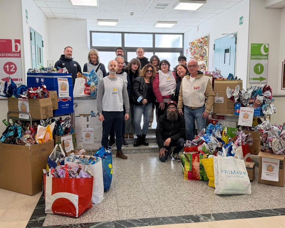 Tante le uova donate ai ragazzi di Regina Margherita