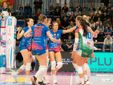 Le ‘pinelle’ festeggiano un punto (foto di Christian Bosio)