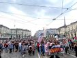 Il corteo giunto in Piazza Vittorio Veneto con migliaia di studenti, docenti e famiglie