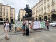 Protesta degli ambientalisti davanti al Comune di Torino