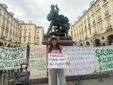 Protesta degli ambientalisti davanti al Comune di Torino
