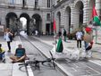 Protesta davanti al Comune di Torino