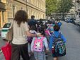 Gli studenti della scuola Coppino vanno in aula a piedi Gli studenti della scuola Coppino vanno in aula a piedi