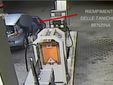 La truffa della benzina con carte clonate
