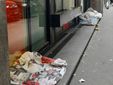 I giacigli davanti alla banca