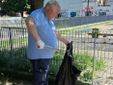 Giorgio Scialuga, 65 anni, si prende cura del suo quartiere