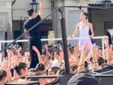 Roberto Bolle in azione in piazza San Carlo Roberto Bolle in azione in piazza San Carlo