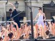 Roberto Bolle in azione in piazza San Carlo Roberto Bolle in azione in piazza San Carlo