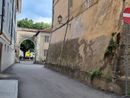 Vicolo Carceri con in fondo il luogo di ritrovo dei minorenni