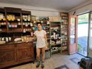 Elisa Grill nella sua bottega a Villa di Prali