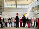 Bambini in visita al cantiere della nuova scuola di Nichelino