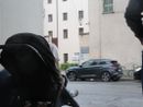 Con cinturone e pistola, in servizio al carcere minorile in gravidanza