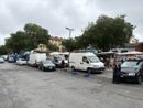 Paura al mercato di Santa Rita, ambulante accerchiata e importunata dal "branco"