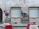Un negozio chiuso in zona Vanchiglia