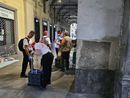 I Guardian Angels di Torino cercano aiuto: “Ci servono due carrelli per aiutare i senzatetto”