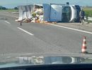 Il mezzo pesante ribaltato sulla A6 Il mezzo pesante ribaltato sulla A6