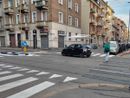 Una immagine di 'strisce pedonali fantasma' in via Nicola Fabrizi