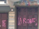 Scritte rosa sul portone di ingresso: vandalizzata la chiesa Sant'Anna di Torino Scritte rosa sul portone di ingresso: vandalizzata la chiesa Sant'Anna di Torino
