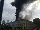 Una immagine dell'incendio in piazza Carlo Felice del 2021