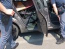 Biciclette di dubbia provenienza e rame dentro l’auto abbandonata Biciclette di dubbia provenienza e rame dentro l’auto abbandonata