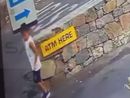Un fotogramma dell'ultimo video in cui compare il bambino