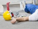 Lavorava in nero in un cantiere edile, gravemente ferito da crollo di un balcone: tre denunciati