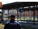 Il treno per Torino parte senza di lui: 13enne rimane solo sul binario Il treno per Torino parte senza di lui: 13enne rimane solo sul binario