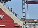 Minaccia di lanciarsi dalle vele del Filadelfia: il quartiere si mobilita per impedire il gesto Minaccia di lanciarsi dalle vele del Filadelfia: il quartiere si mobilita per impedire il gesto