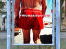 Uno dei manifesti pubblicati dall'artista