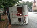 Il camper ribaltato a Mirafiori Il camper ribaltato a Mirafiori