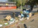 I rifiuti abbandonati in via Nitti