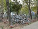 Le macerie presenti nel giardino