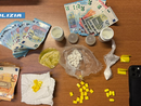 I soldi e la droga recuperati dalla Polizia I soldi e la droga recuperati dalla Polizia