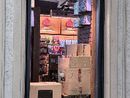 La spaccata avvenuta in via Garibaldi La spaccata avvenuta in via Garibaldi